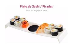 PLATO SUSHI CON SALSERO Y PALITOS PLASTICO